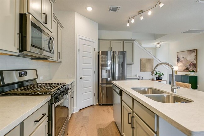 Building Photo - 8607 McKamy Dr