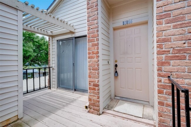 Building Photo - 10166 Oakberry St