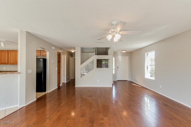 Building Photo - 4BR 3 FULL BATHROOMS W/ HUGE LOFT AND LARGE MASTER