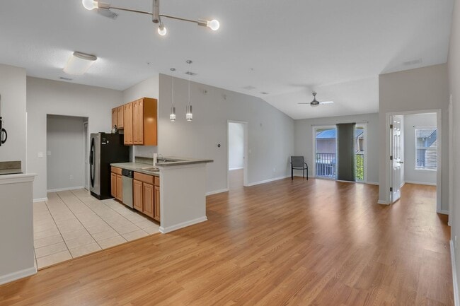 Building Photo - Great 2 bedroom/ 2 bathroom, 1 car garage ...