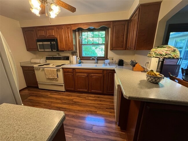 Building Photo - 56 Tree Brook Dr