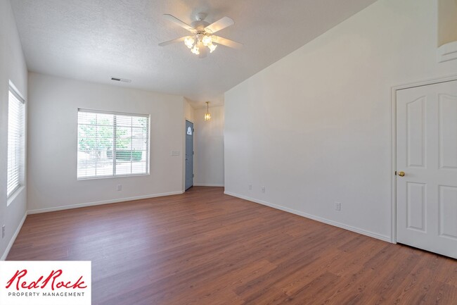 Building Photo - Remodeled 3 Bedroom Townhome with Great Vi...