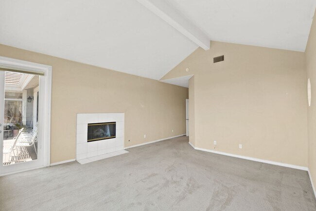 Building Photo - Stunning 3 Bed | 2.5 Bath Home with Office...