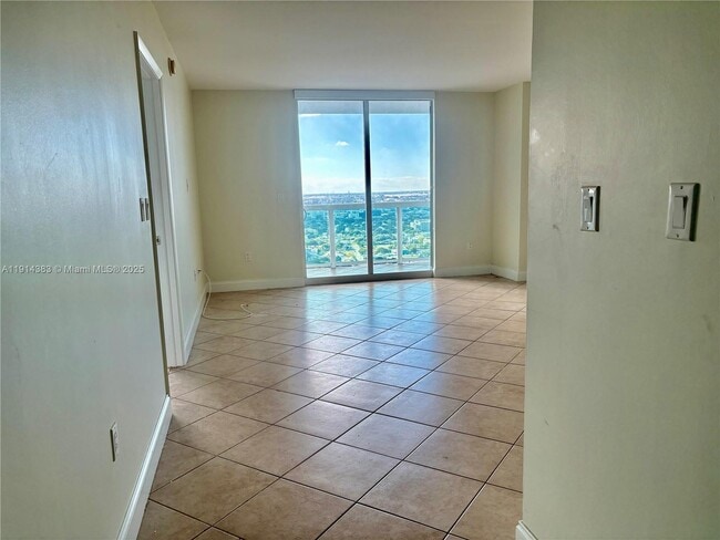 Building Photo - 1800 N Bayshore Dr