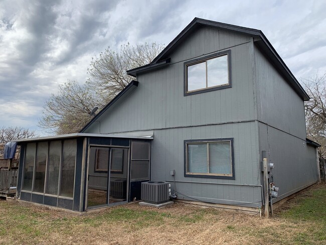 Building Photo - LOVELY 3 BEDROOM 2 BATH HOME IN SPRING CRE...