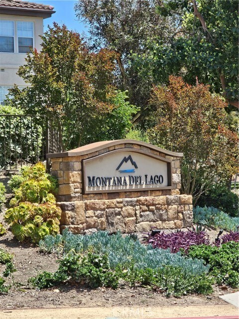 Building Photo - 68 Montana Del Lago Dr