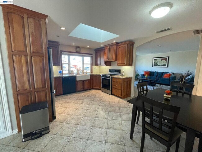 Building Photo - 6548 Ebensburg Ln