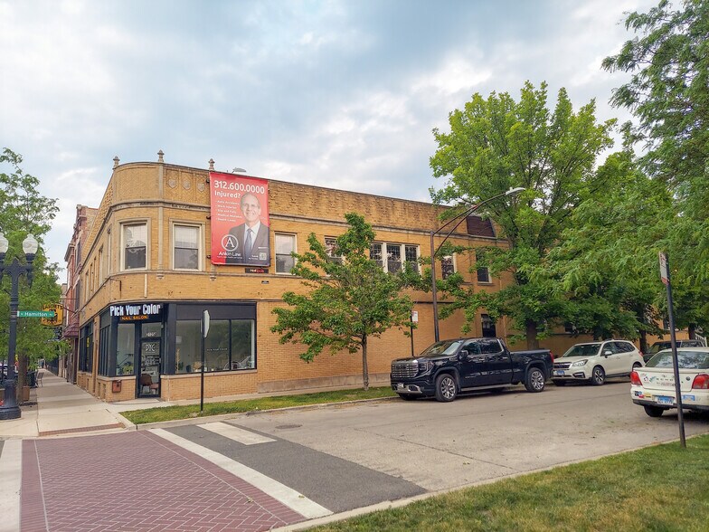 Building Photo - 3953 N Hamilton Ave