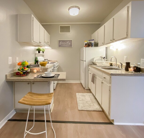 Building Photo - Park East - Park Knowles Apartments