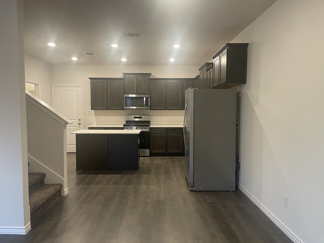 Building Photo - 2021 Crooked Bow Dr