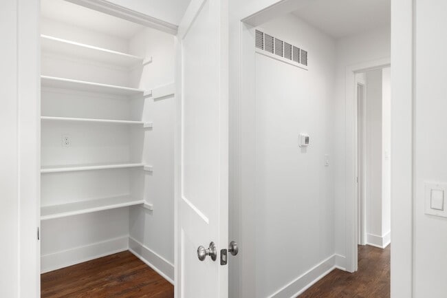 Building Photo - Main St Townhomes