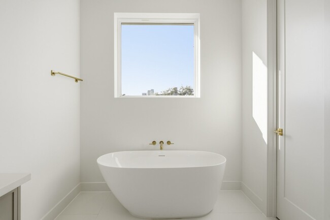 Building Photo - 3828 Wilmer St