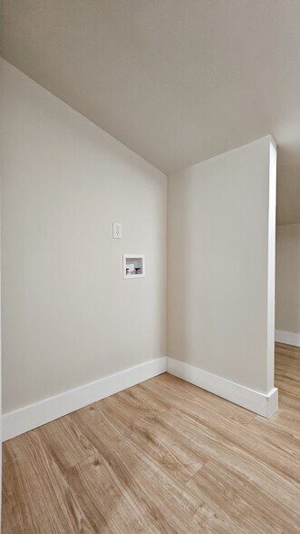 Building Photo - 4033 Lucerne Dr SE