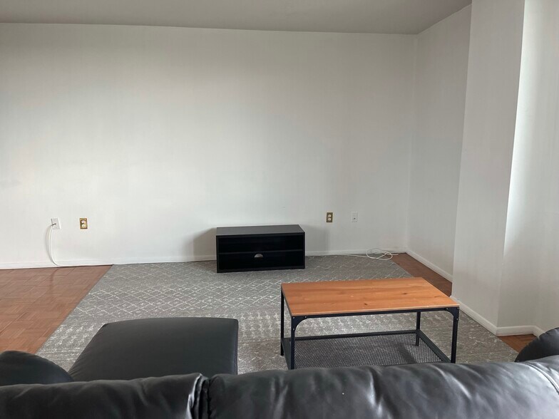 TV Unit - 1 E University Pky