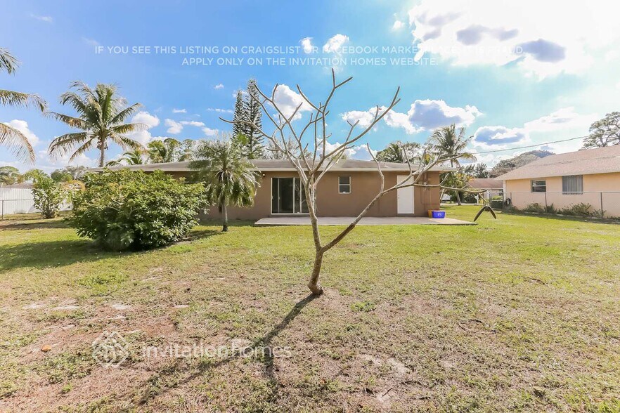 Building Photo - 5807 Mango Rd