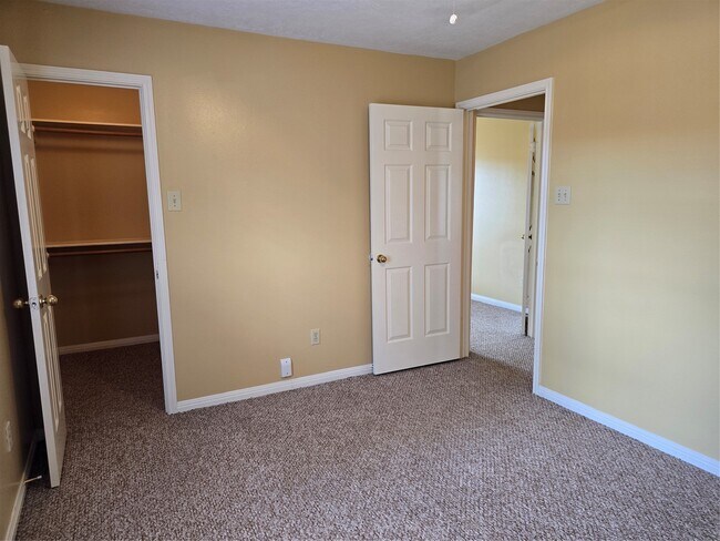 Building Photo - 14030 Torrey Village Dr