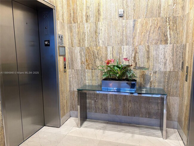 Building Photo - 1111 SW 1st Ave