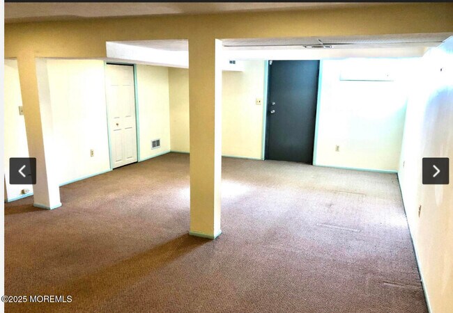 Building Photo - 34 Hendrickson Pl
