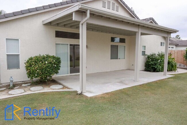 Building Photo - Charming Seven Oaks Home - 4Bed, 2Bath - Gardener Included!