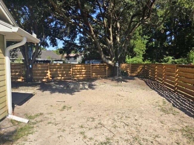 Building Photo - Prime Location! 4-Bedroom Home with Fenced...