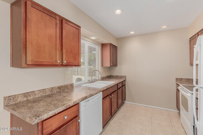 Building Photo - 10214 W Burns Dr