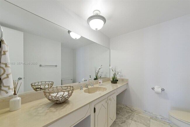 Building Photo - 2751 S Ocean Dr