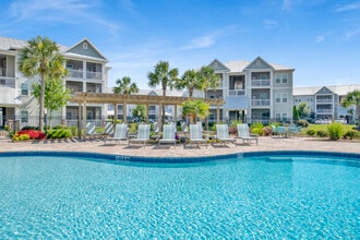 Zero-entry saltwater pool - The Crossings At Milestone