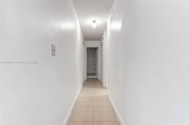Building Photo - 2201 Brickell Ave