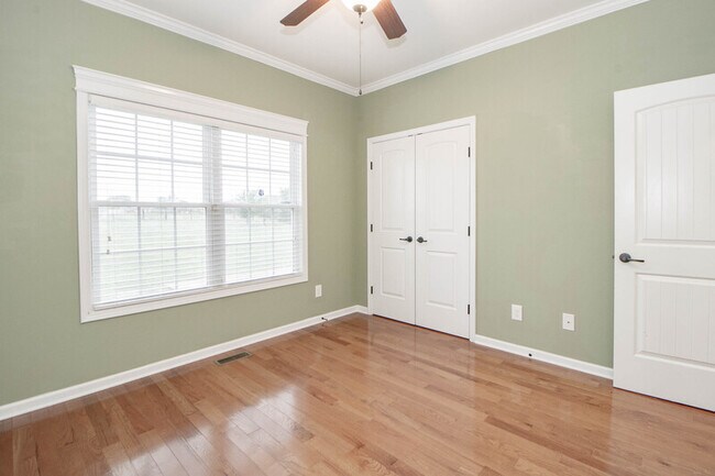 Building Photo - 1540 Edgewater Ln