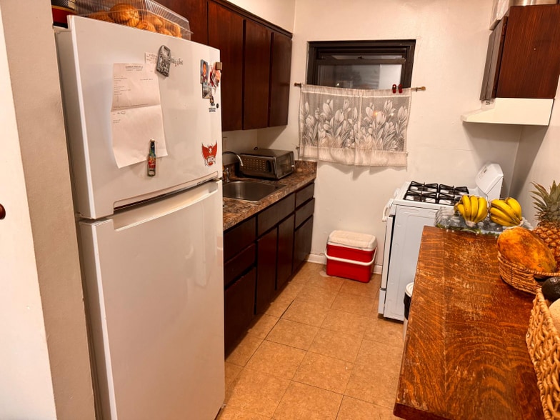 Building Photo - 401 US-22