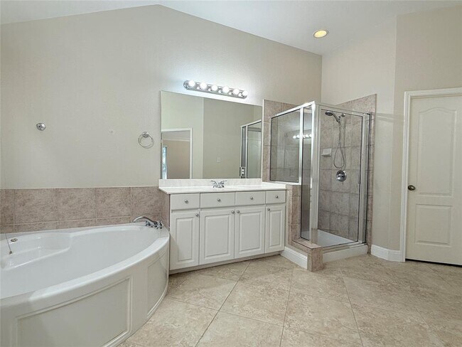 Building Photo - 2424 Arbor Dr