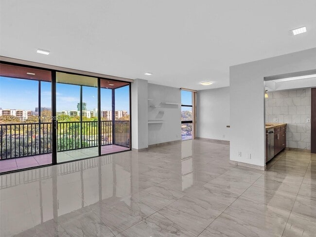 Building Photo - 20301 W Country Club Dr