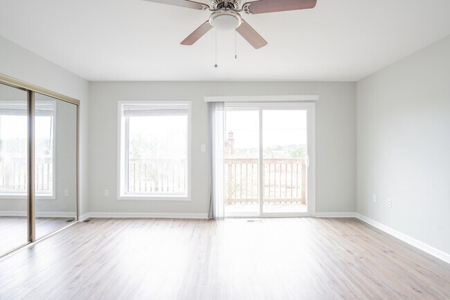 Building Photo - Spacious & Upgraded Luxury Home