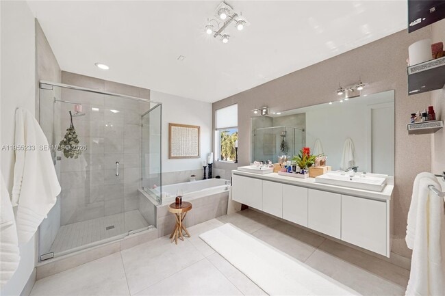 Building Photo - 7515 NW 99th Ave