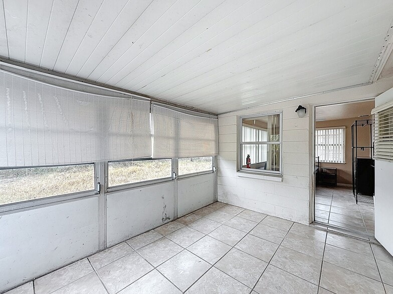 Building Photo - 3632 Brompton Dr