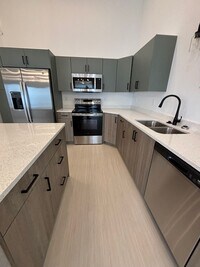 Building Photo - 3 Bed 3 Bath Townhome