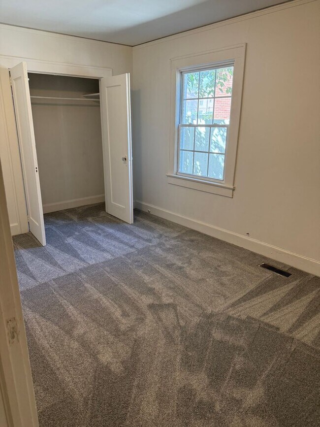 Building Photo - 0011