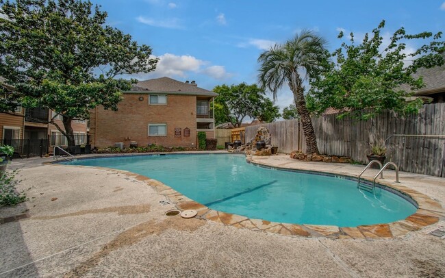 Building Photo - 12400 Overbrook Ln