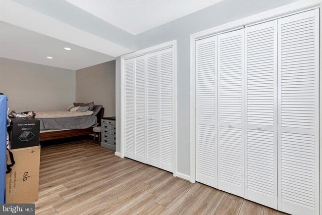 Building Photo - 703 Mountainview Dr