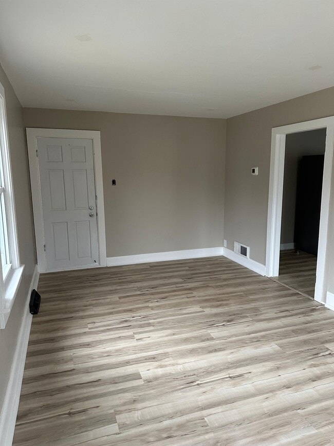 Building Photo - 962 Lakeview Dr