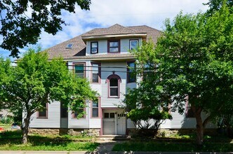 Building Photo - Spacious 3-Bedroom Lower-Level Unit Available Now in West St. Paul!