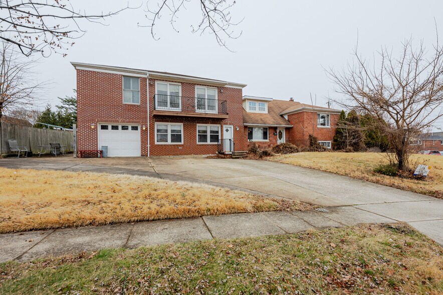 Building Photo - 5806 Flanders St