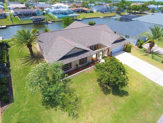 Primary Photo - 10 Coral Reef Ct S