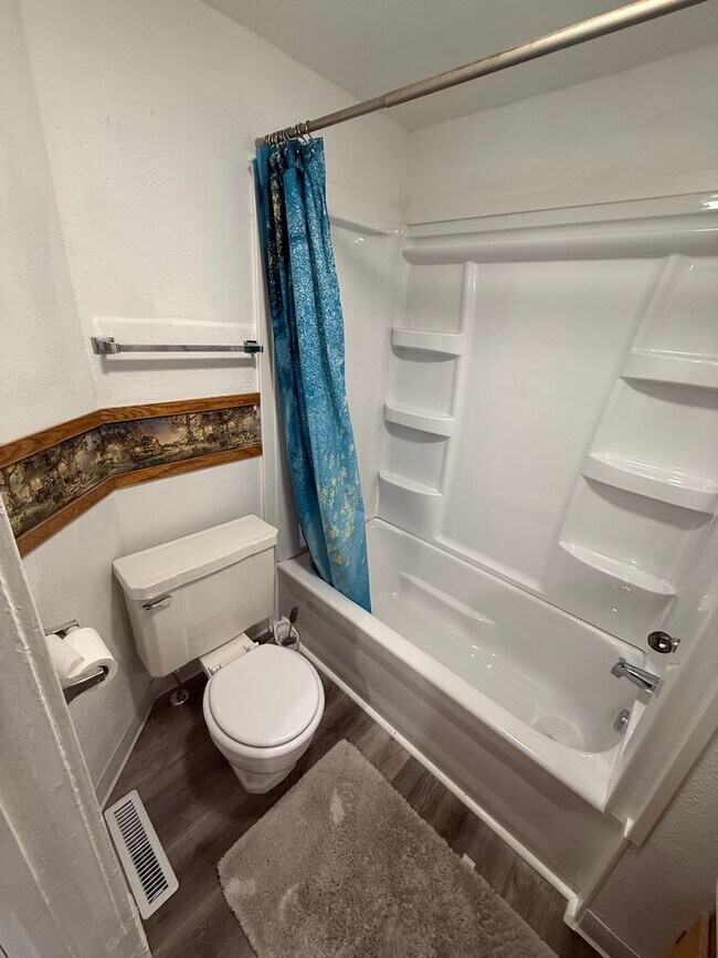 Building Photo - 426 1st St NW