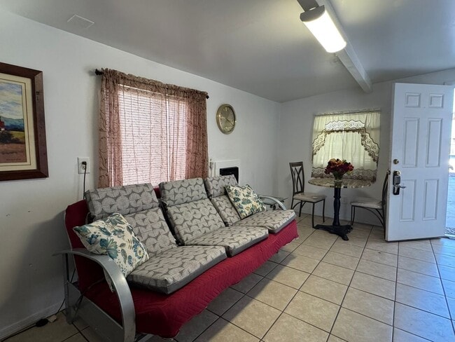 Building Photo - 1 BR 1Ba Furnished Casita with all Utilities Included