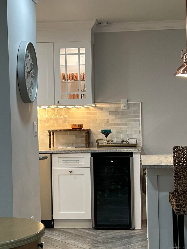 Building Photo - 157 Kings Hwy