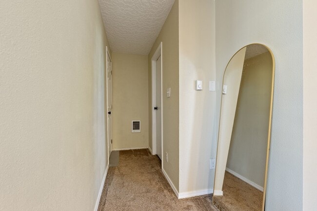 Building Photo - 2Bed/2Bth in Vancouver