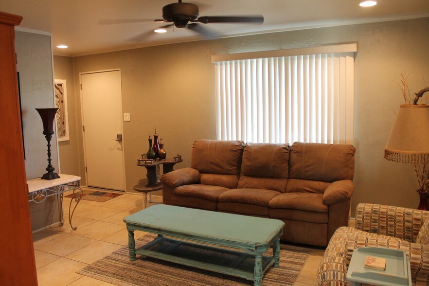 Building Photo - 1961 Park Terrace Pl