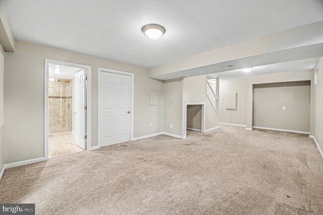 Building Photo - 16200 Edgewood Dr