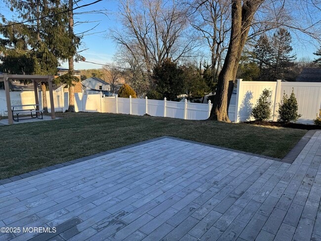 Building Photo - 28 Irongate Ln